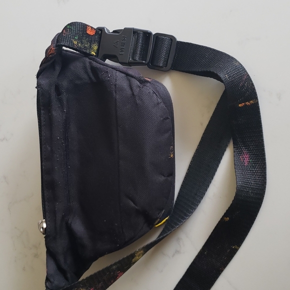 Everest Custom Painted Fanny Pack - Picture 4 of 5